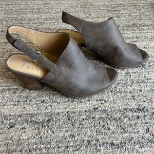 Naturalizer Women's Open Peep-Toe Slingback Heels in Taupe Gray